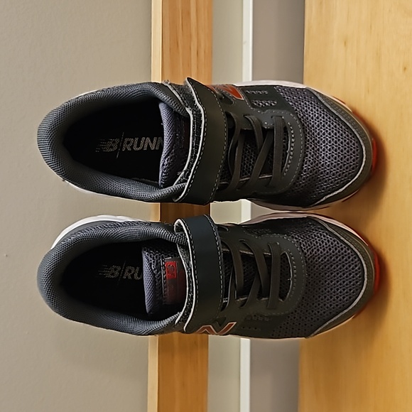 New Balance Kids 680 V5 Sneaker Grey Red Size 13.5 - Picture 4 of 7